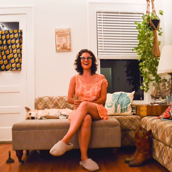 Meet your Posher, Celina - Picture 1 of 7